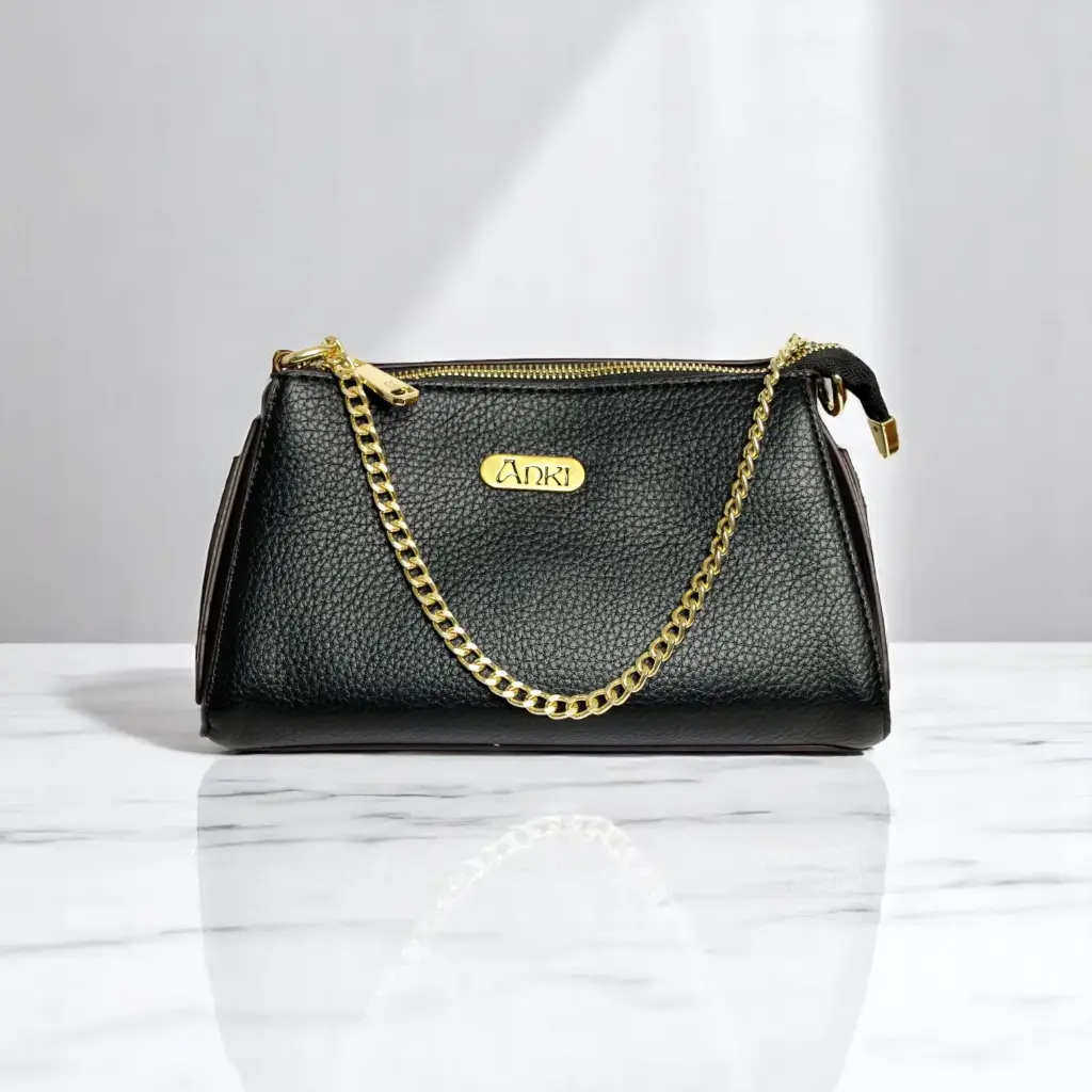 Anki Boxy Crossbody Triangle (black)