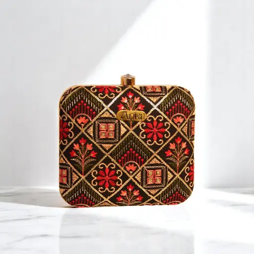 [Maroon Embroidered Mosaic Clutch] Maroon Embroidered Mosaic Clutch